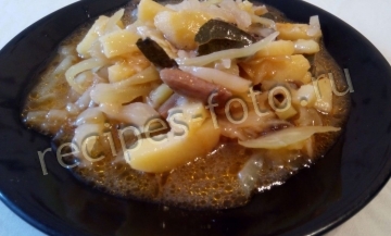 Тушеная капуста с грибами и картошкой