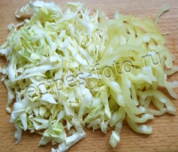 Тушеная капуста с яблоками без мяса на сковороде