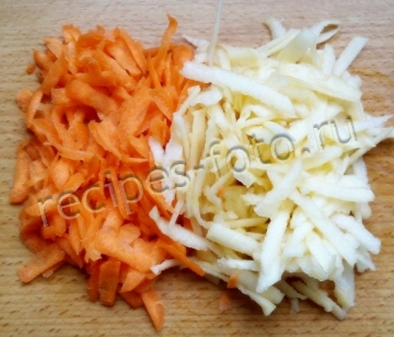Тушеная капуста с яблоками без мяса на сковороде