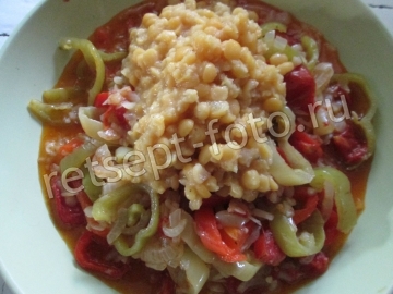 Тушеная картошка с горохом и овощами