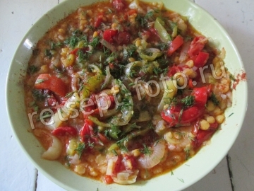 Тушеная картошка с горохом и овощами