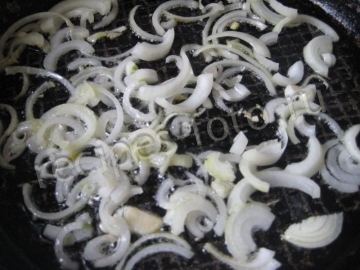 Тушеная картошка с солеными огурцами
