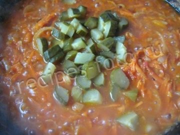 Тушеная картошка с солеными огурцами