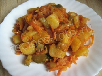 Тушеная картошка с солеными огурцами