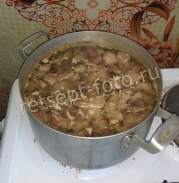 Тушенка из свинины в кастрюле в домашних условиях