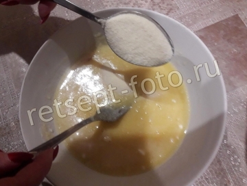 Творожная запеканка с манкой, яблоками и изюмом для ребенка 1,5-2 года