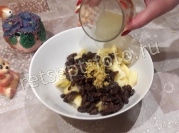 Творожная запеканка с манкой, яблоками и изюмом для ребенка 1,5-2 года