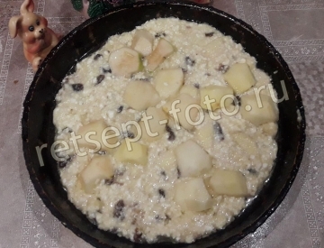 Творожная запеканка с манкой, яблоками и изюмом для ребенка 1,5-2 года