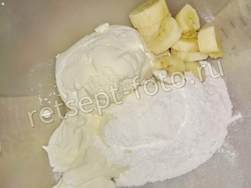 Творожное желе с клубникой и бананом