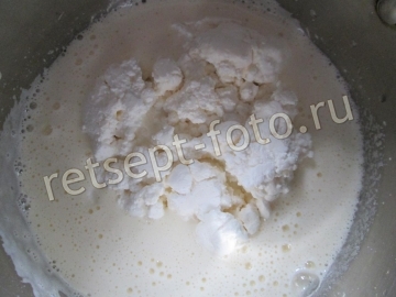 Творожные кексы с белковым кремом