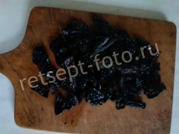 Творожный пирог со сгущенкой и черносливом