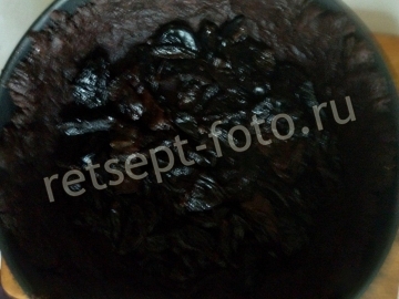 Творожный пирог со сгущенкой и черносливом