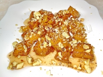Тыква с сахаром и корицей запеченная кусочками с орехами