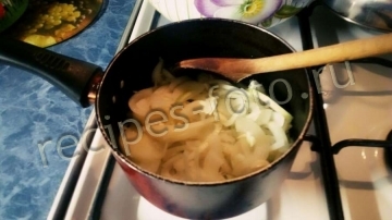 Украинский борщ с говядиной и сухариками