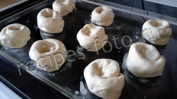 Улитки с сыром из слоеного теста