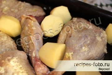 Утиные окорочка с картошкой в духовке