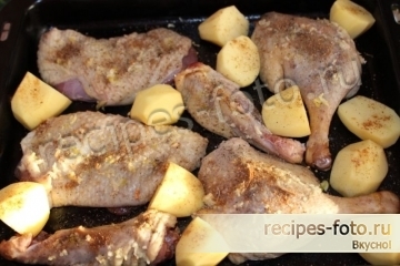 Утиные окорочка с картошкой в духовке
