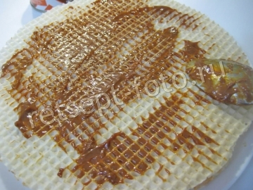 Вафельный торт с безе и сгущенкой