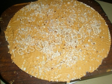 Вафельный торт со сгущенкой, орехами и кофе