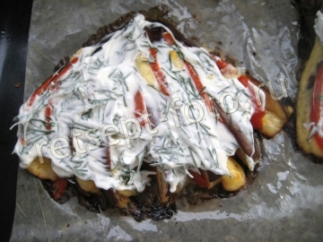 Веер из баклажанов с сыром и помидорами