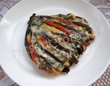 Веер из баклажанов с сыром и помидорами