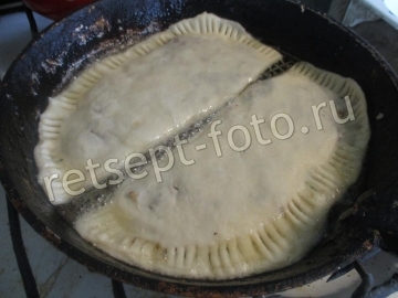 Вегетарианские чебуреки с чечевицей и капустной