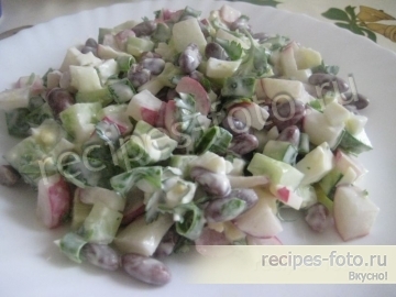 Весенний салат из огурцов и редиса