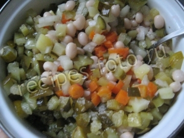 Винегрет с фасолью и огурцами