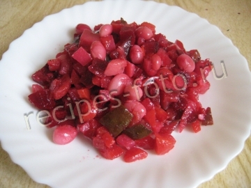 Винегрет с фасолью и огурцами