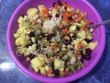 Винегрет с горошком и квашеной капустой