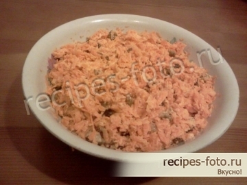 Витаминный салат из свежей моркови с сыром и чесноком