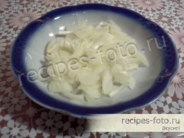 Вкусный праздничный салат с беконом и свежей капустой