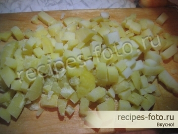 Вкусный салат с грибами жареными, солеными огурцами, морковью и картошкой