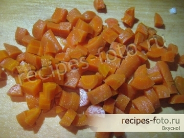 Вкусный салат с грибами жареными, солеными огурцами, морковью и картошкой