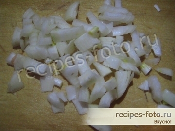 Вкусный салат с грибами жареными, солеными огурцами, морковью и картошкой