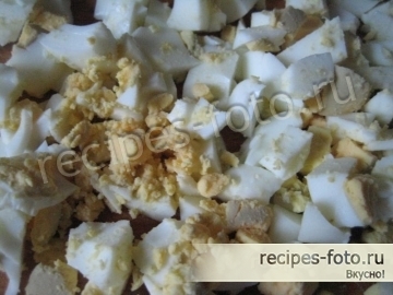 Вкусный салат с креветками и кукурузой