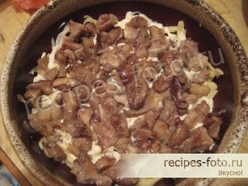 Вкусный салат с курицей и хреном слоями