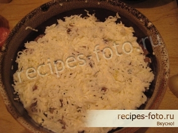 Вкусный салат с курицей и хреном слоями
