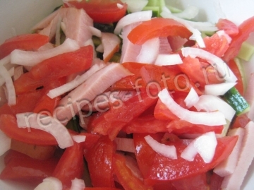 Вкусный салат с ветчиной и свежими огурцами