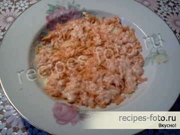 Вкусный слоеный салат с крабовыми палочками и морской капустой