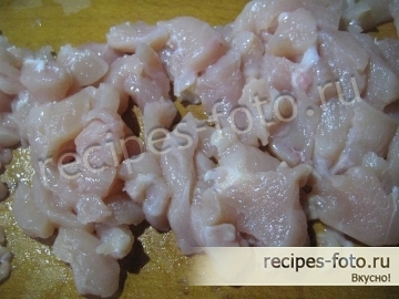 Вкусный жульен с курицей и грибами на сковороде