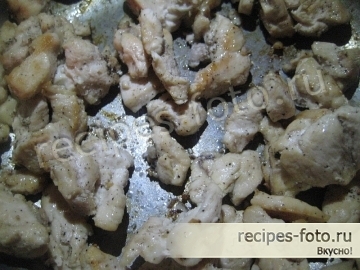 Вкусный жульен с курицей и грибами на сковороде