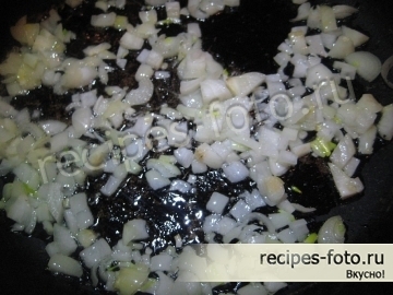 Вкусный жульен с курицей и грибами на сковороде