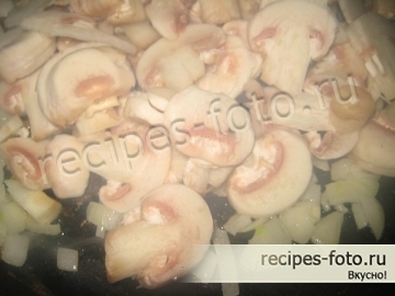 Вкусный жульен с курицей и грибами на сковороде