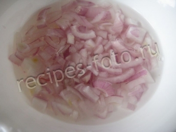 Вкусный салат из кальмаров с яйцом и сыром