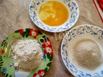 Закуска из крабовых палочек с сыром в кляре