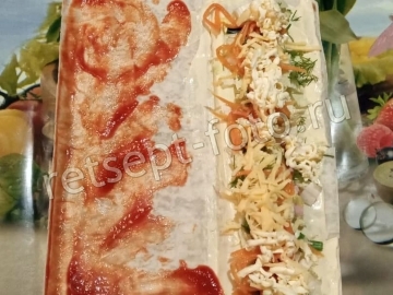 Закусочные рулеты из лаваша с колбасой и плавленым сыром