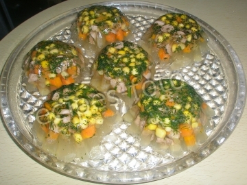 Заливное из курицы в формочках на Новый год