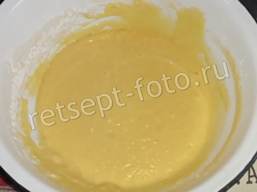 Заливной клубничный пирог с какао на кефире