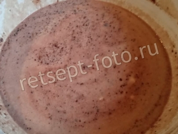 Заливной клубничный пирог с какао на кефире